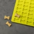 Kép 1/6 - Trixie szilikon sütőforma snackekhez - csont alakú